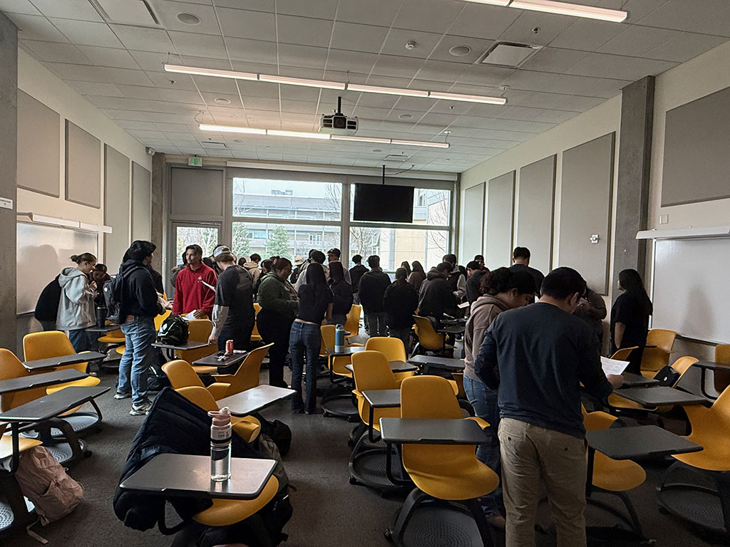 Class activity in COB 114 — ESS 015